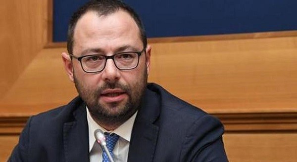 ministro patuanelli ed i tagli di alitalia